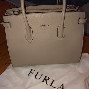 Furla Pin